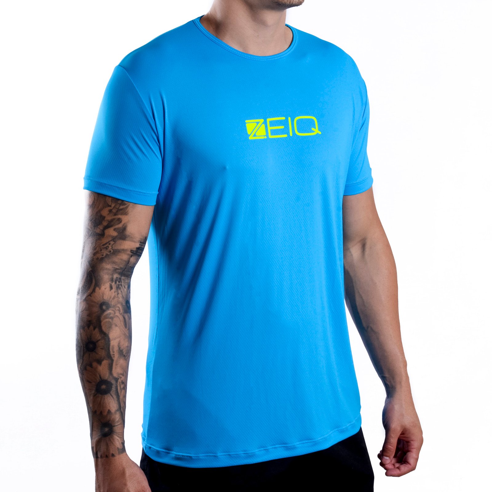 camiseta-esportiva-slim-zeiq-azul-logo-amarelo-zeiq